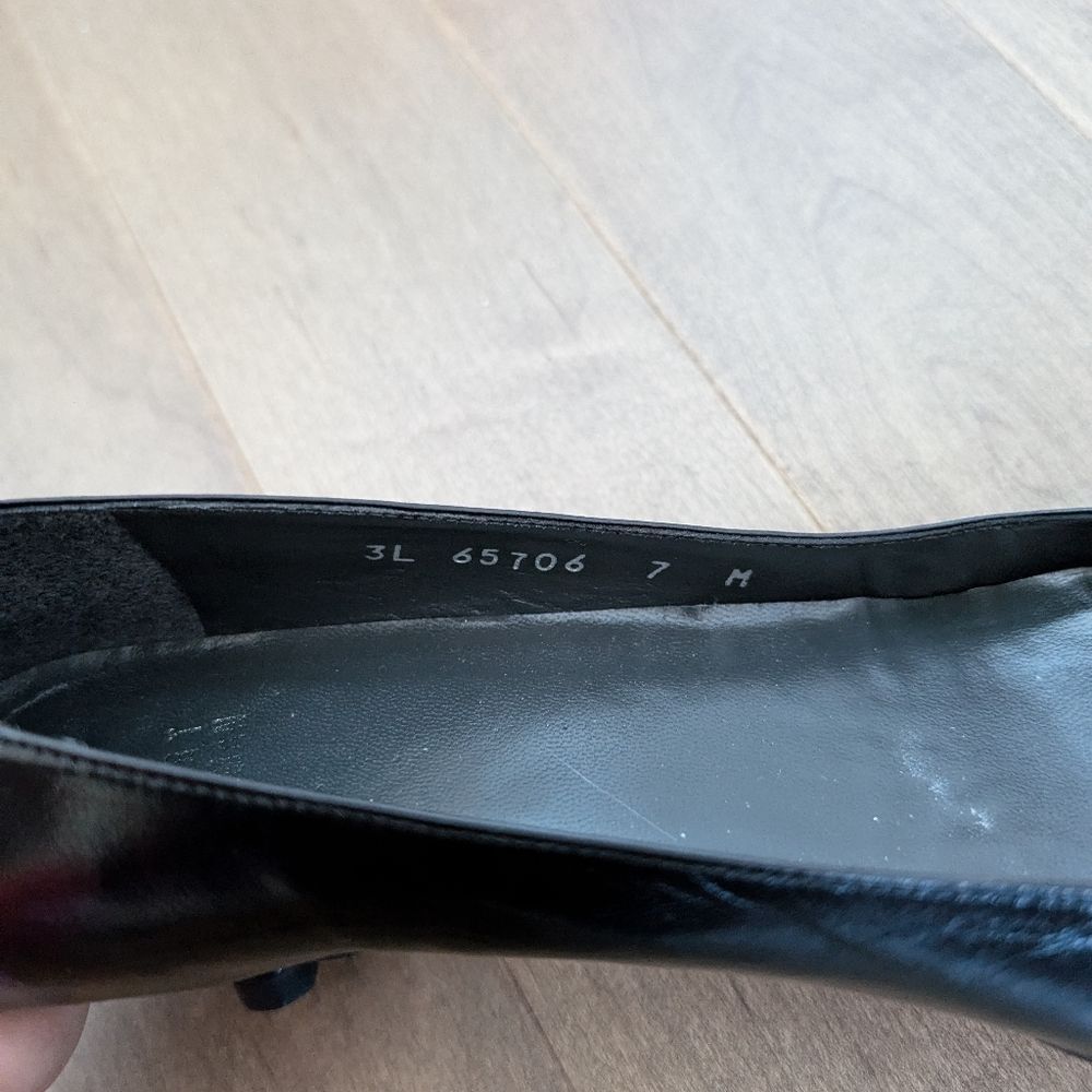 Stuart Weitzman/Kitten Heel Sz 7 - Picture 3 of 5